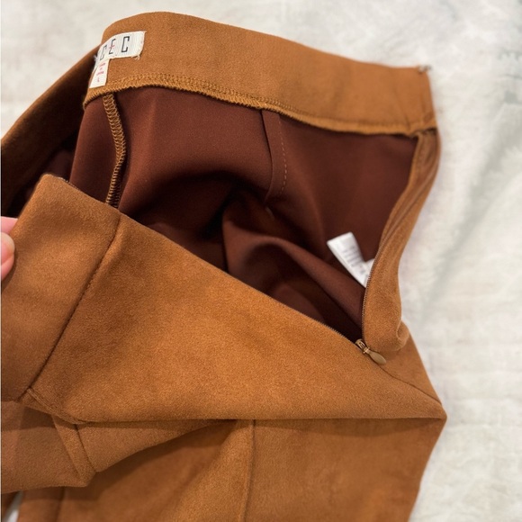 TCEC brown faux suede pants raw hem with zippers - Picture 4 of 8